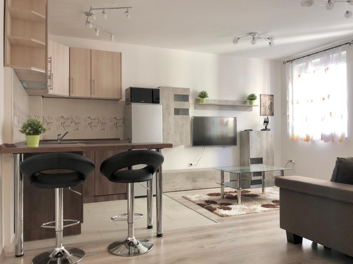 Exclusive Home - D. Apartman Печ Экстерьер фото